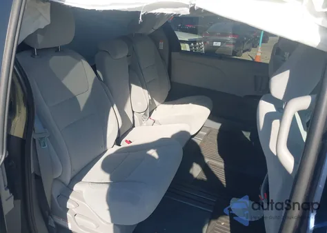 2020 Toyota Sienna Le z USA, uszkodzony, nr VIN 5TDKZ3DCXLS024652